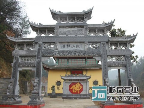 寺廟入口安裝的石牌坊代表的意義